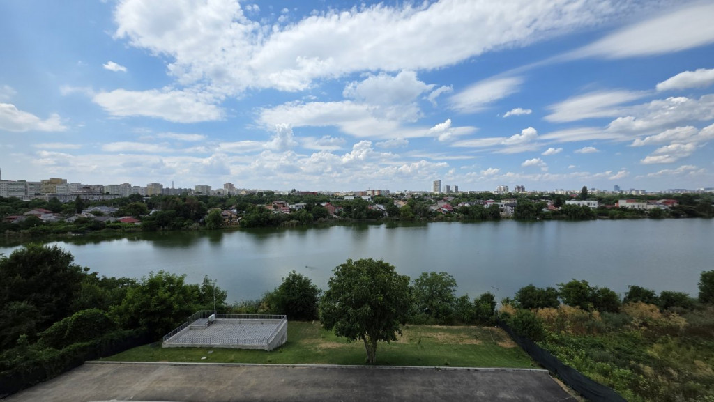 APARTAMENT CU TERASA GENEROASA SI VEDERE UNICA CATRE LAC