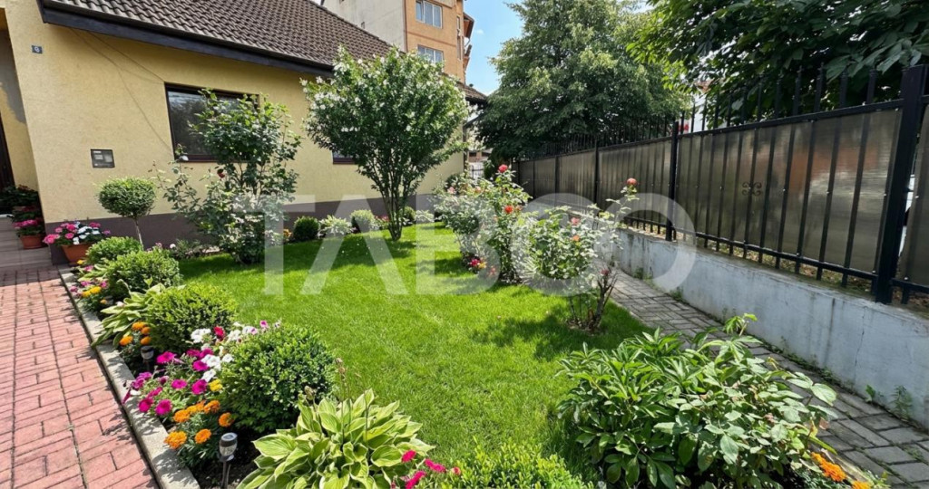 Casa 8 camere individuala curte libera 300mp zona Calea Popl