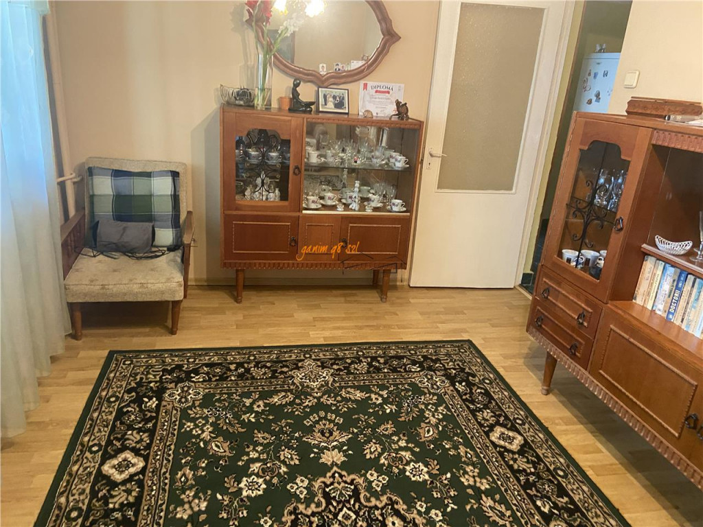 Apartament 3 camere , zona Scoala 10- Sala Polivalenta, et 4