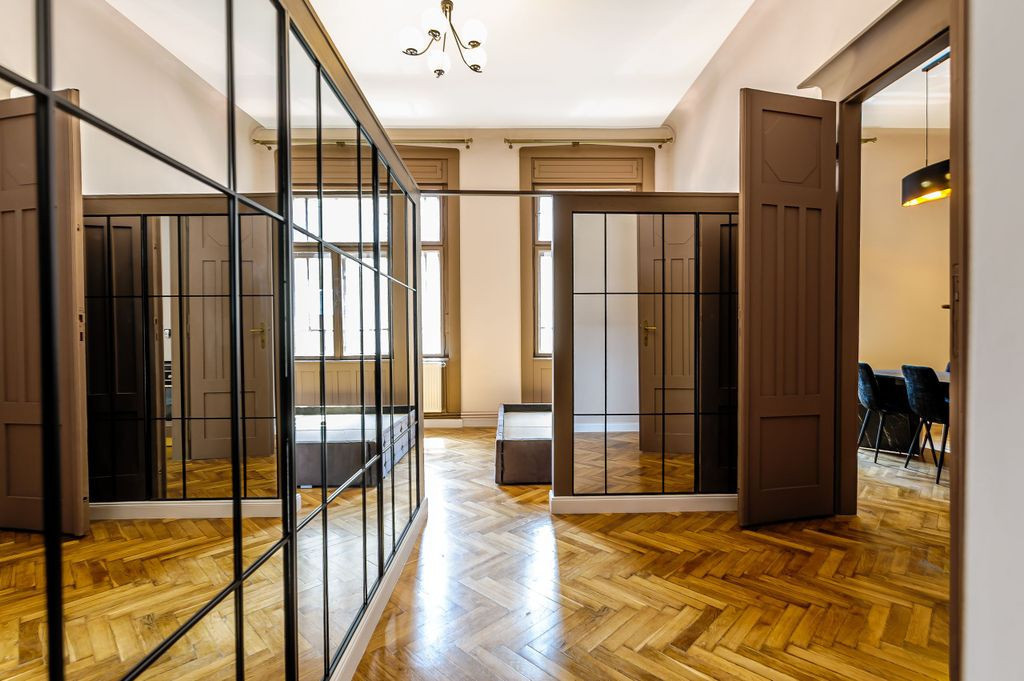 Apartament ULTRACENTRAL cu 3 camere, la cheie, renovat re...