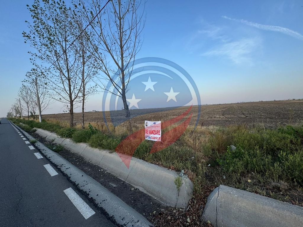 Teren generos, situat pe drum asfaltat între Craiova și...
