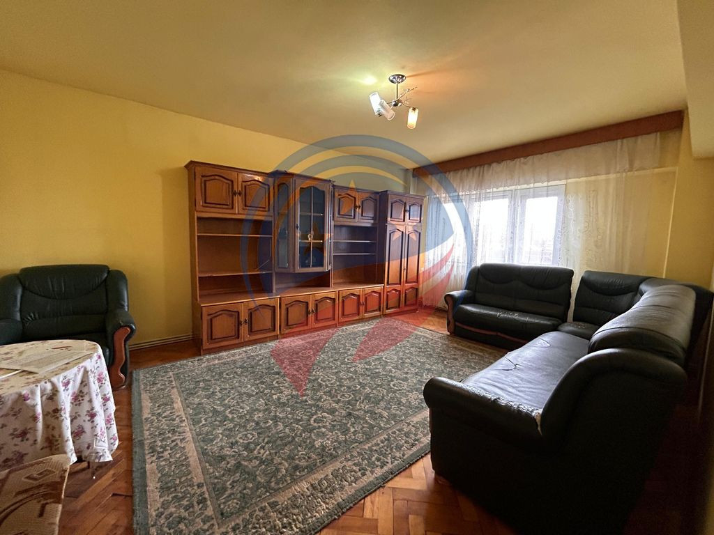 Apartament 3 camere decomandat de inchiriat pe Calea Seve...