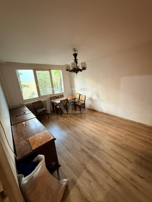 Apartament 3 camere, decomandat, et 1/4, boxa 5mp- Drumul Ta