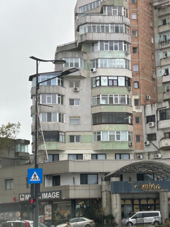 Apartament 2 camere, decomandat in zona Casa de Cultură –