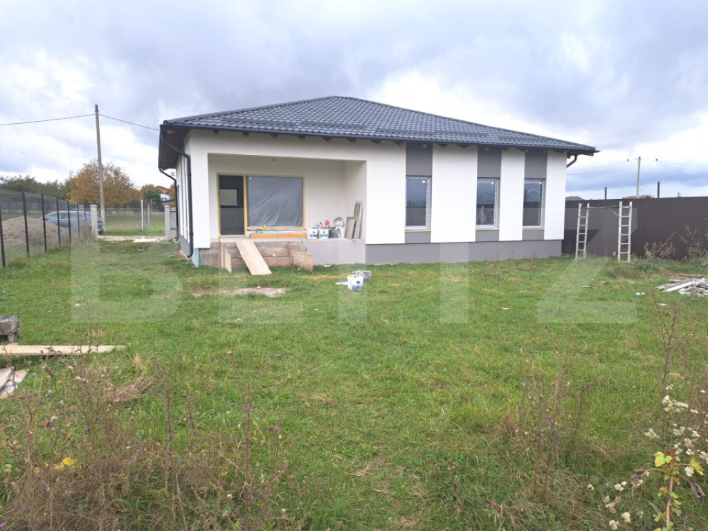 Casă nouă pe parter cu vedere spre munți – Tărlungeni,