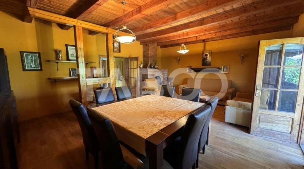 Casa de vanzare 6 camere loc de relaxare garaj teren 669 mp