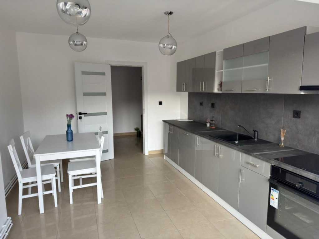 Apartament de 4 caere -Centrul Civic ( 108 MP + Boxa )