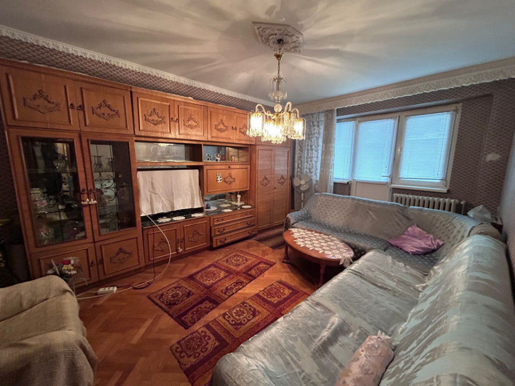 Apartament 3 camere confort 1 decomandat, Plantelor, etaj 3.