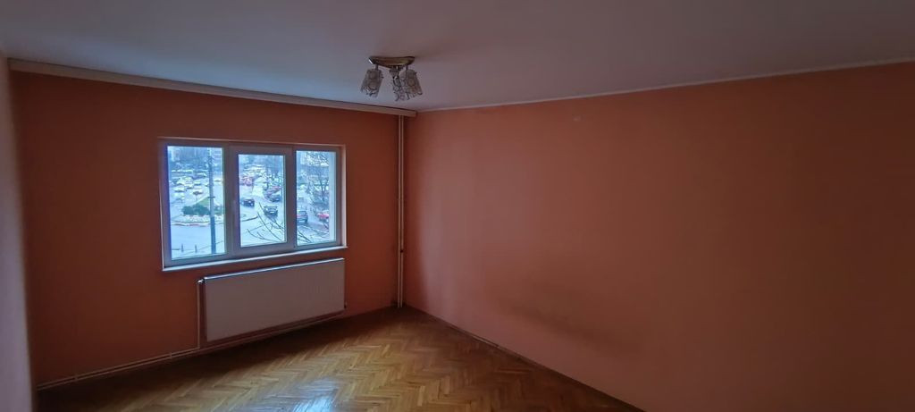 Casa de cultura-apartament 3 camere decomandat cu gaze