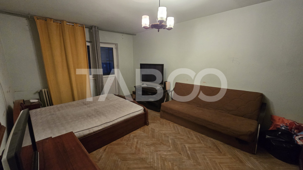 Apartament de vanzare 3 camere 50 mp utili zona Mihai Viteaz