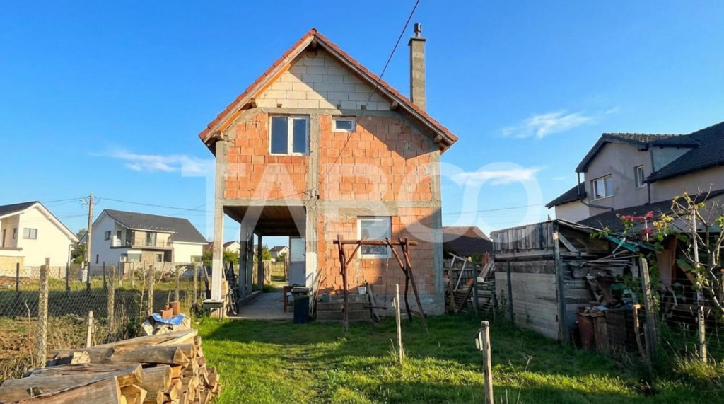 Casa 4 camere individuala cu curte de 550 mp 2 bai Cristian