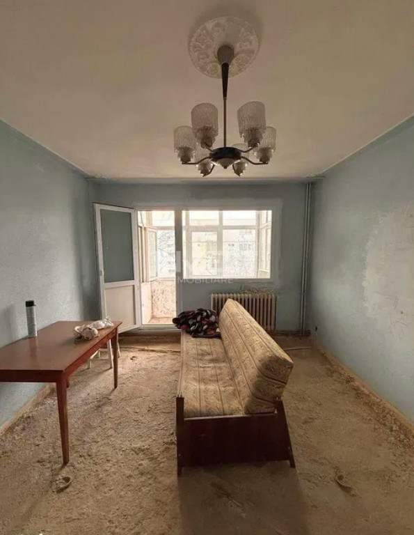 Apartament 2 camere-Podul de Piatra-etaj intermediar-fara ri