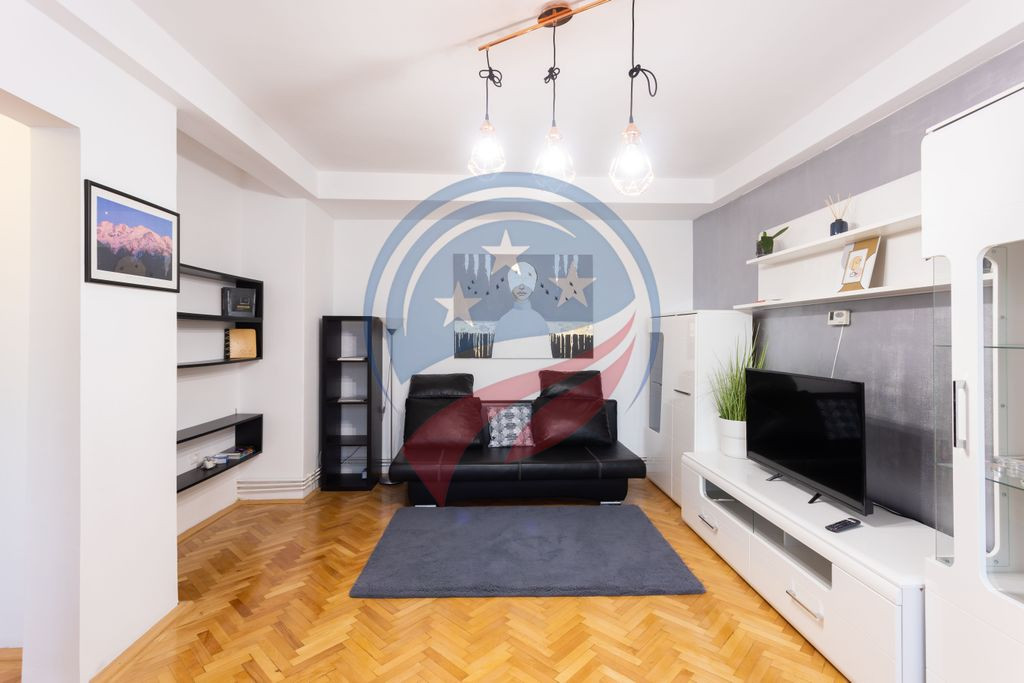 Apartament cu 2 camere ultracentral de inchiriat pe terme...