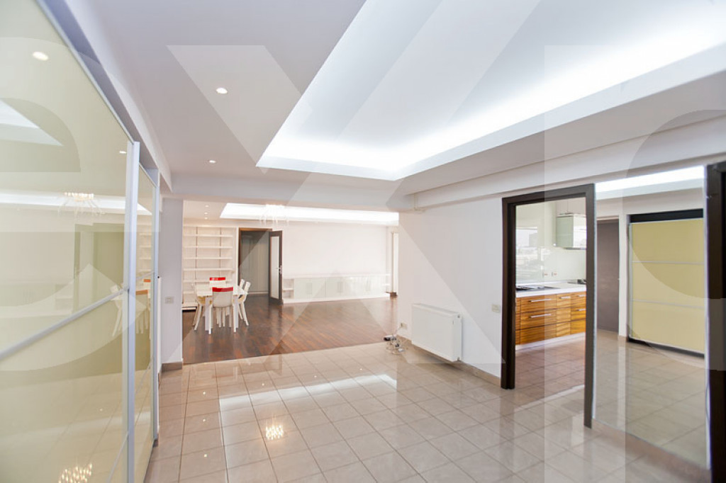 Apartament 4 camere de vanzare- zona Eminescu, bloc nou, foa