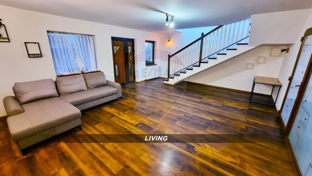 COMISION ZERO Casa spatioasa în Sasar cu curte și garaj