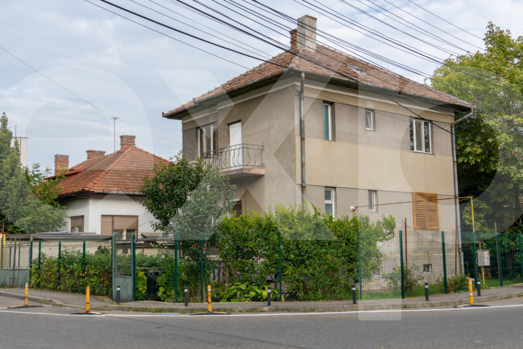 Oportunitate! Casă, 6 camere + curte, Parcul Central, Cluj-