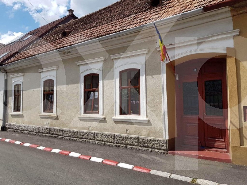 Oportunitate! Casă, 4 camere, curte comună, ultracentral,