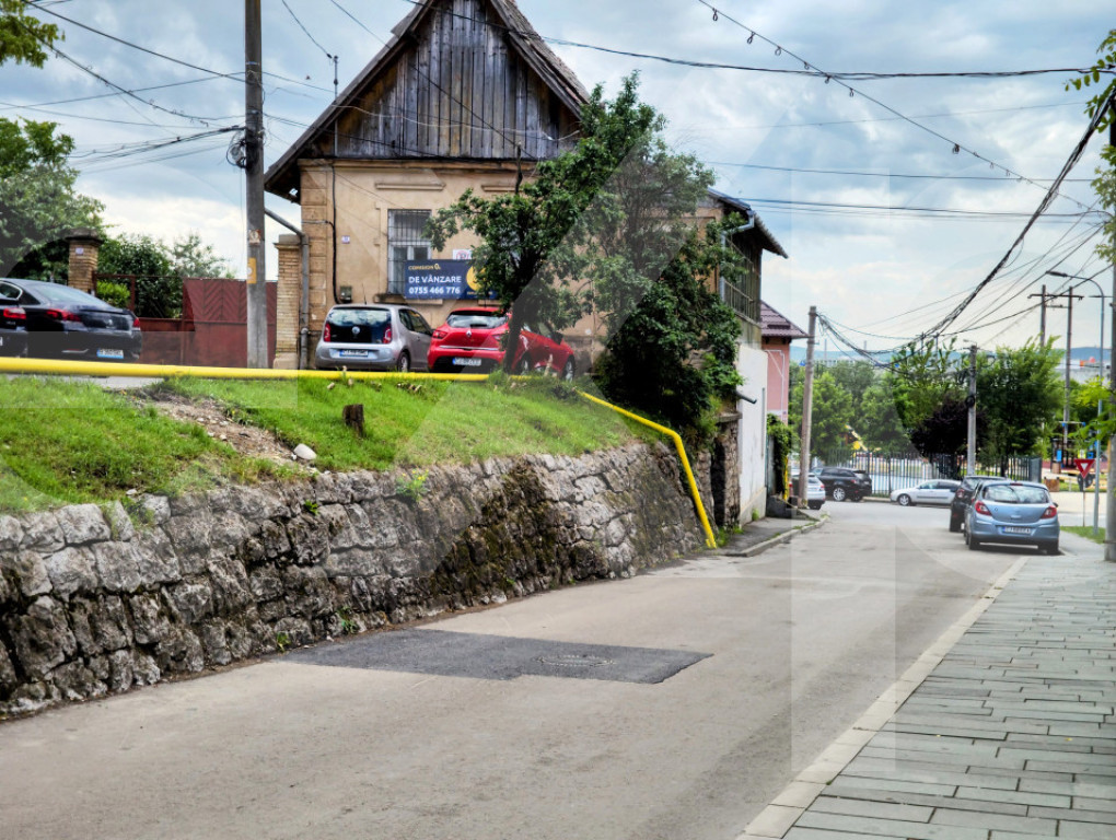 Oportunitate! Ultracentral, casă și teren, mun. Turda, jud