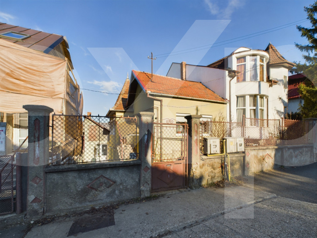 Casă 3 camere, curte comună, Stadion CFR, cart. Gruia, Clu