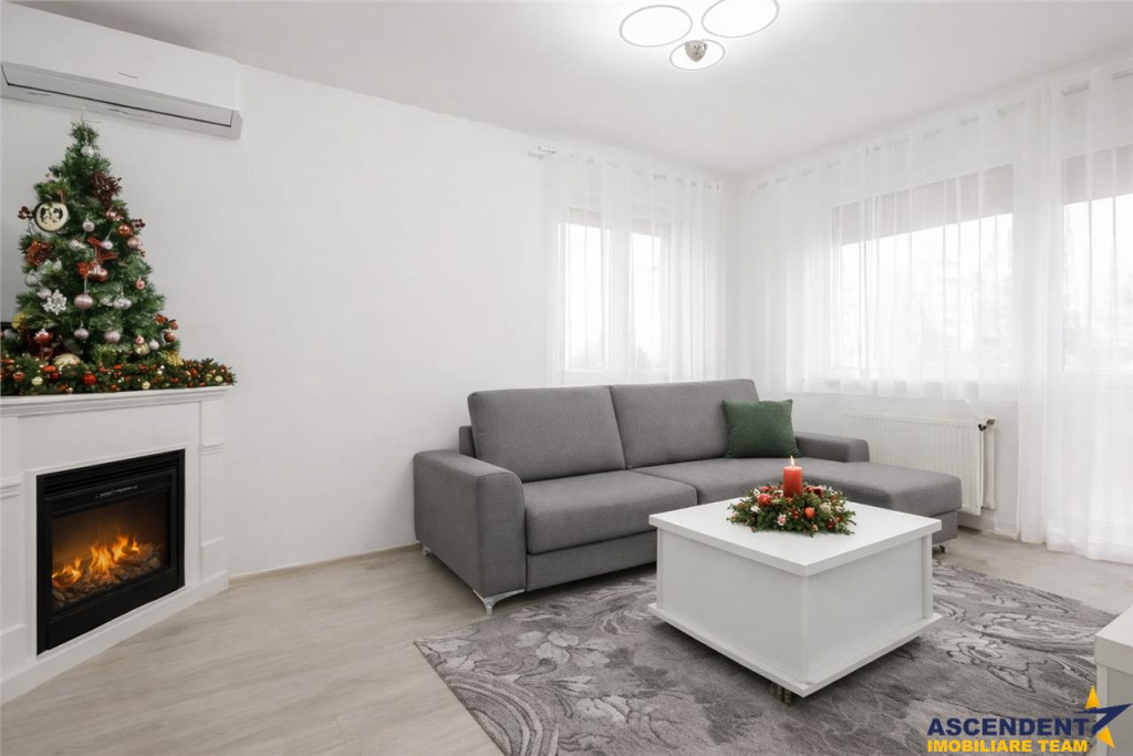 TUR 3D! Decomandat, mobilat, accesorizat, balcon,spatii depo