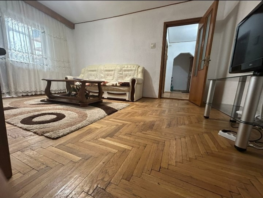 Apartament cu 3 camere semidecomandate- etaj 2 Burdujeni - Cuza Voda 2