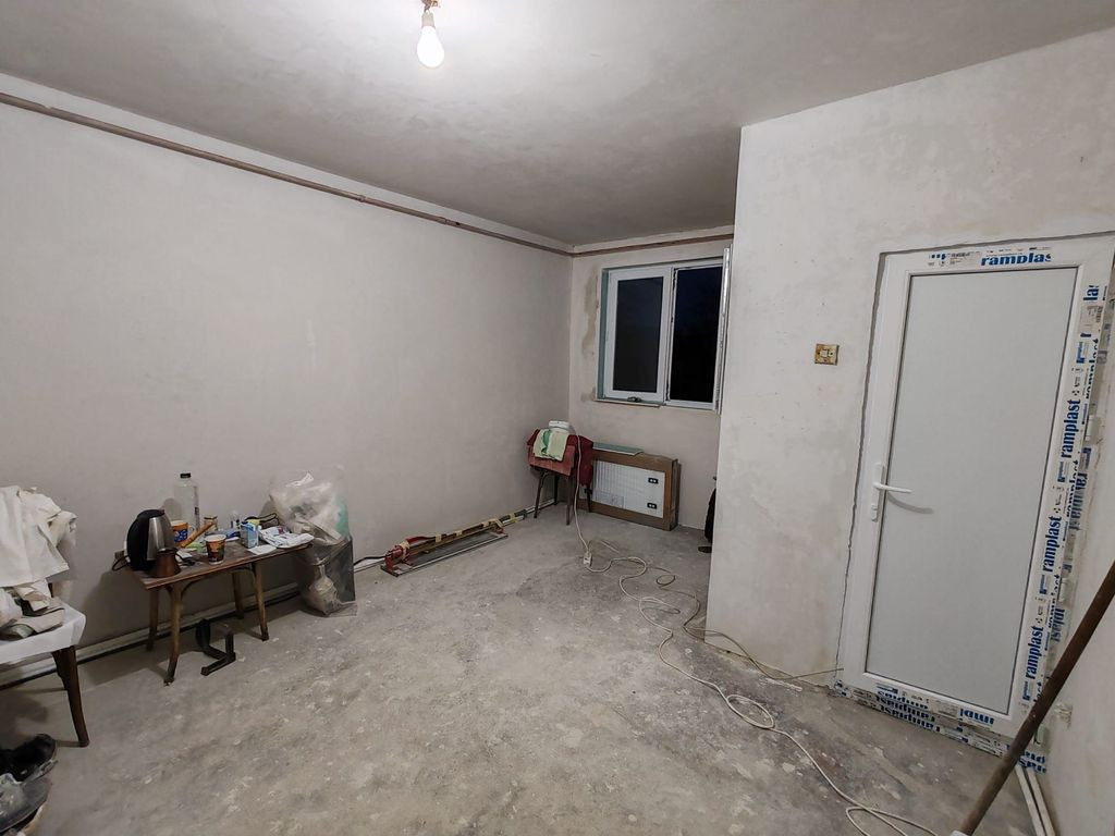 GARSONIERA APARATORII PATRIEI, RENOVATA, TOATE UTILITATIL...