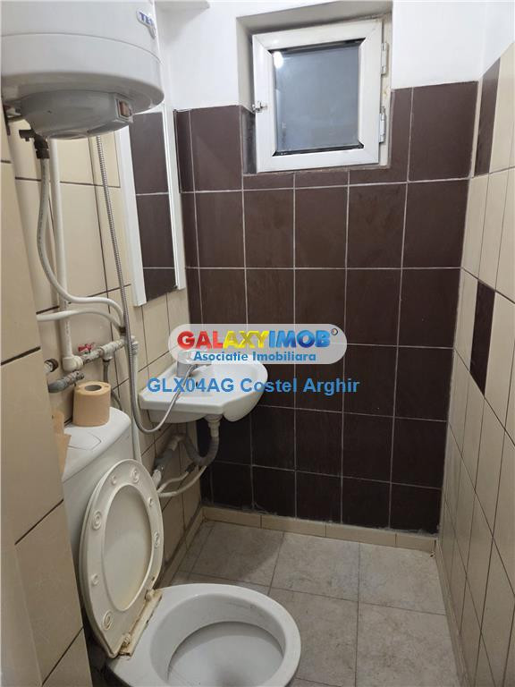 Vindem garsoniera in zona Razboieni-biserica , etaj 2, decom