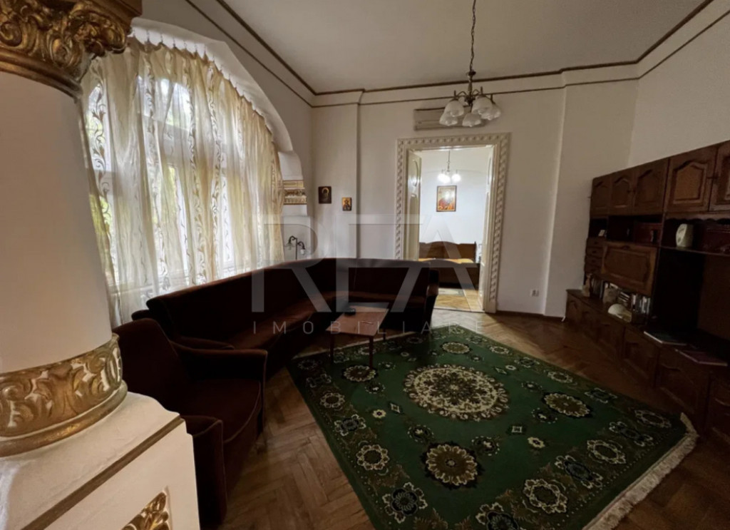 3 Camere | Piata Victoriei | Parter în vilă interbelică