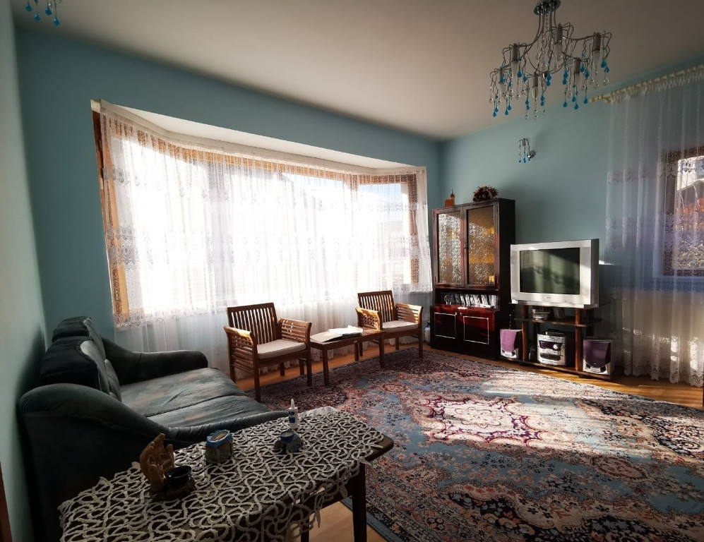 Semicentral, Iasi, vilă 2005, 220MP + 350mp teren total