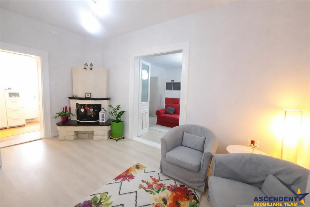 Casa, pe locatie centrala, imbinare apreciabila intre tradit