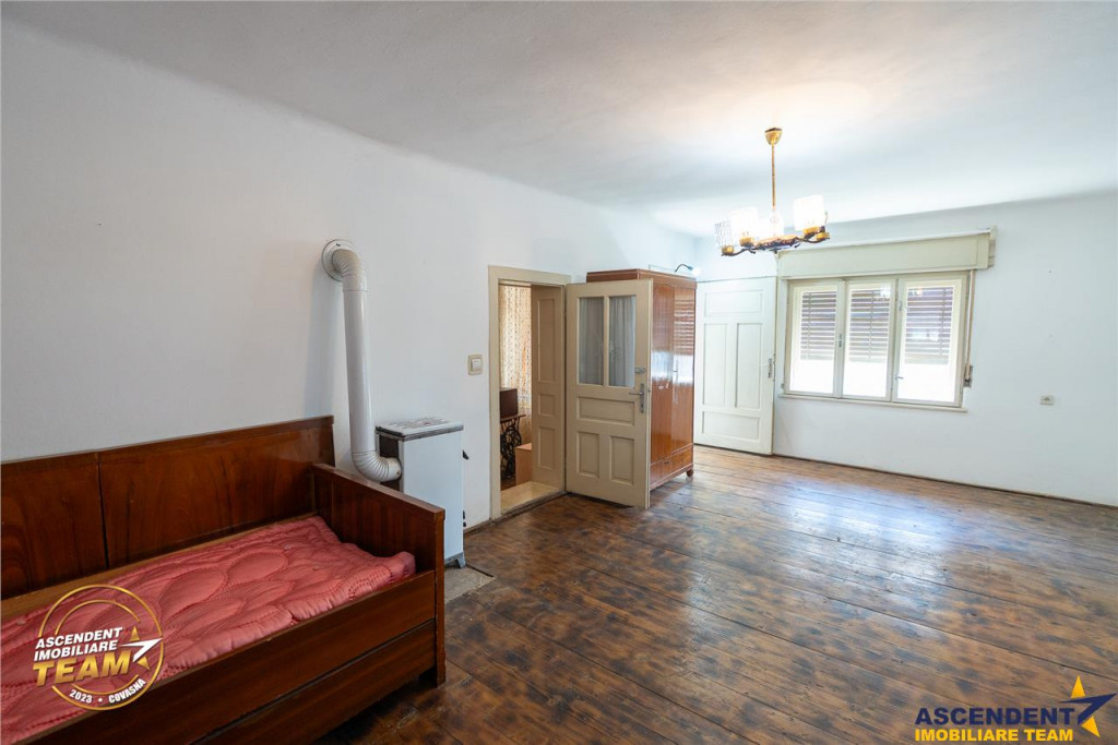 FILM!Doua case traditionale,pe domeniu cu peste 5.000mp tere