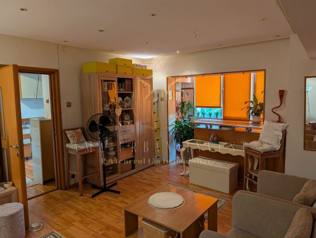 Calea Mosilor cu strada Ardeleni, aproape Obor