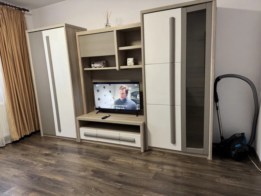 Garsoniera spatioasa, 43 mp, mobilata si utilata, loc de par