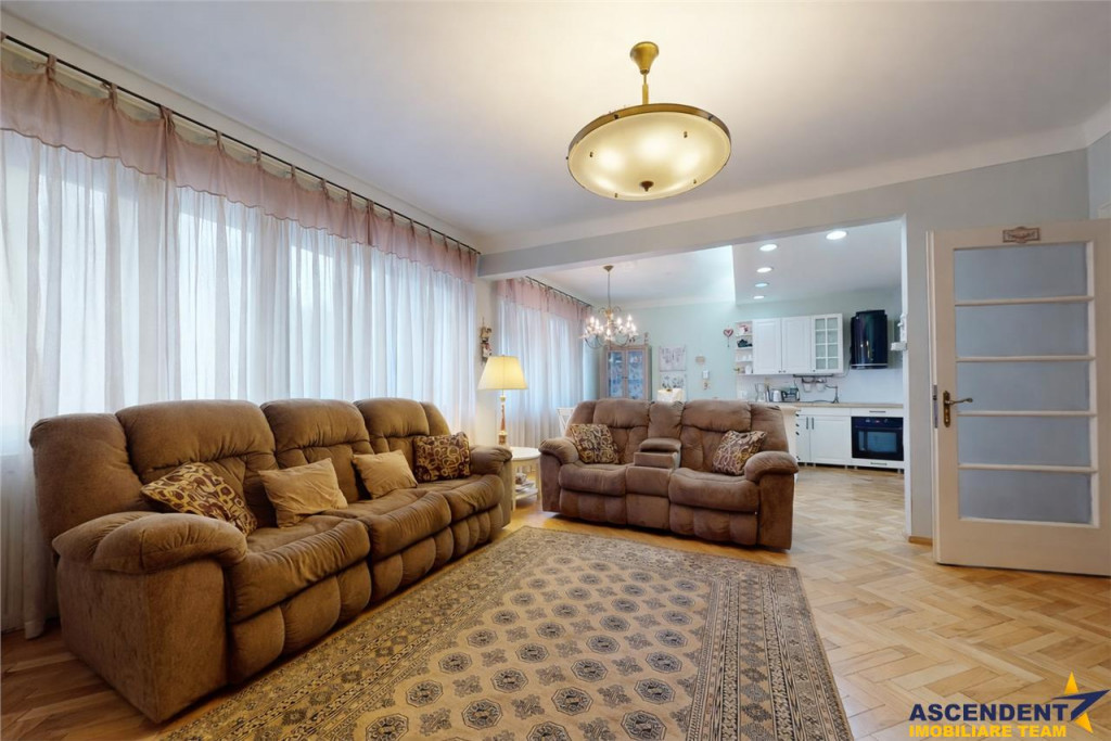 Tur LIVE! Proprietate regim special, Central, Brasov