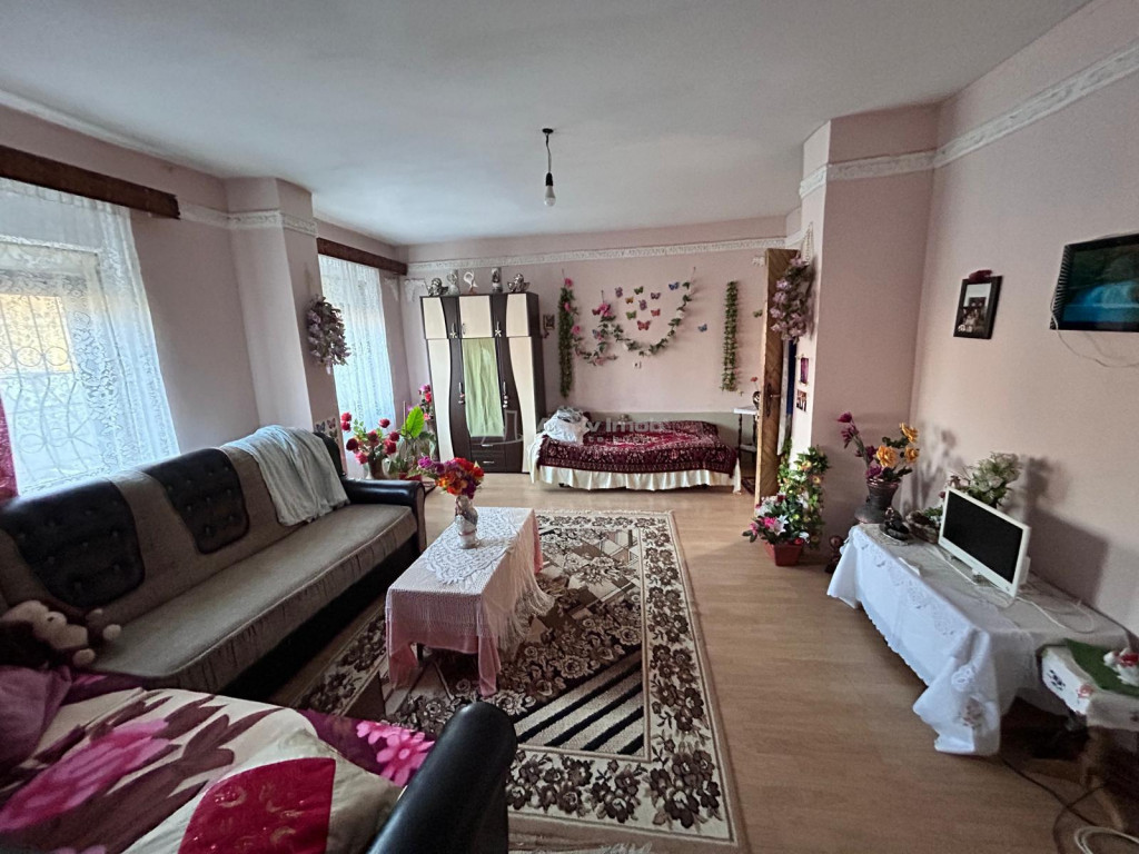 Bocsa Casa Solida, Locuibila si Teren