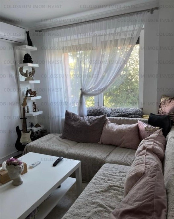 Apartament 4 camere, decomandat - zona Tractorul