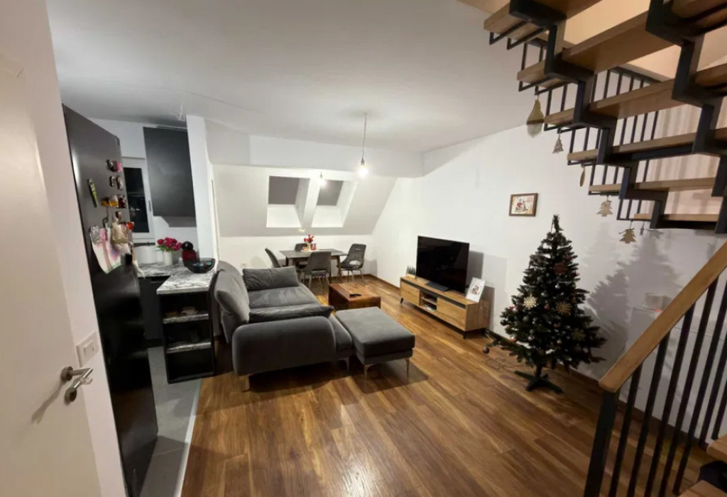 Apartament 3 camere, decomandat - zona Tractorul