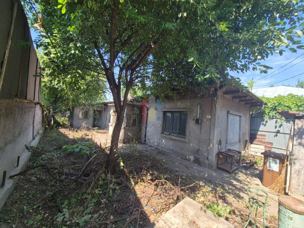 Teren 300 mp cu utilitati, deschidere 10 m, Chercea