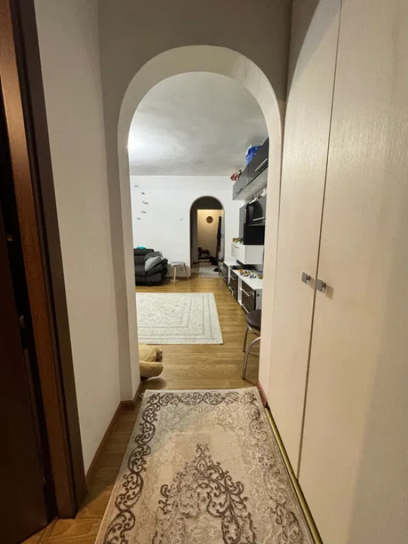 Apartament Cu 3 Camere Semidecomandate Etajul 1 - Zona George Enescu