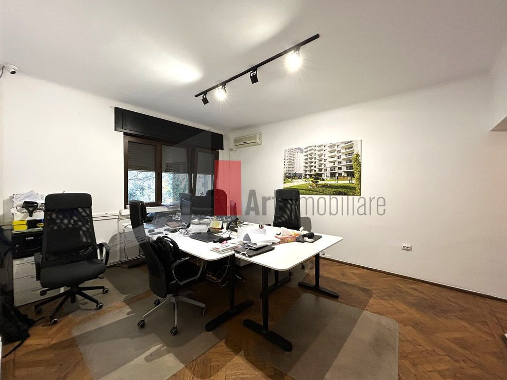 Apartament in vila cu curte si parcare - Barbu Delavrance...