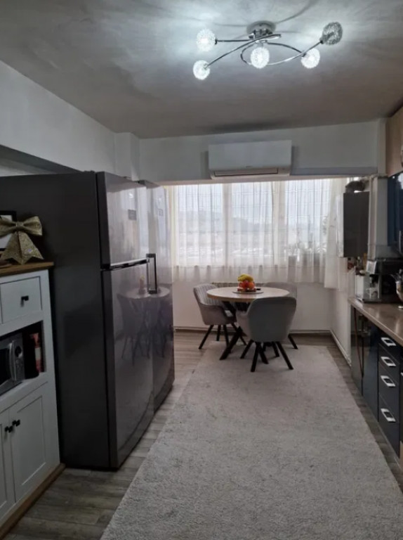 Apartament 2 camere, decomandat - zona Astra