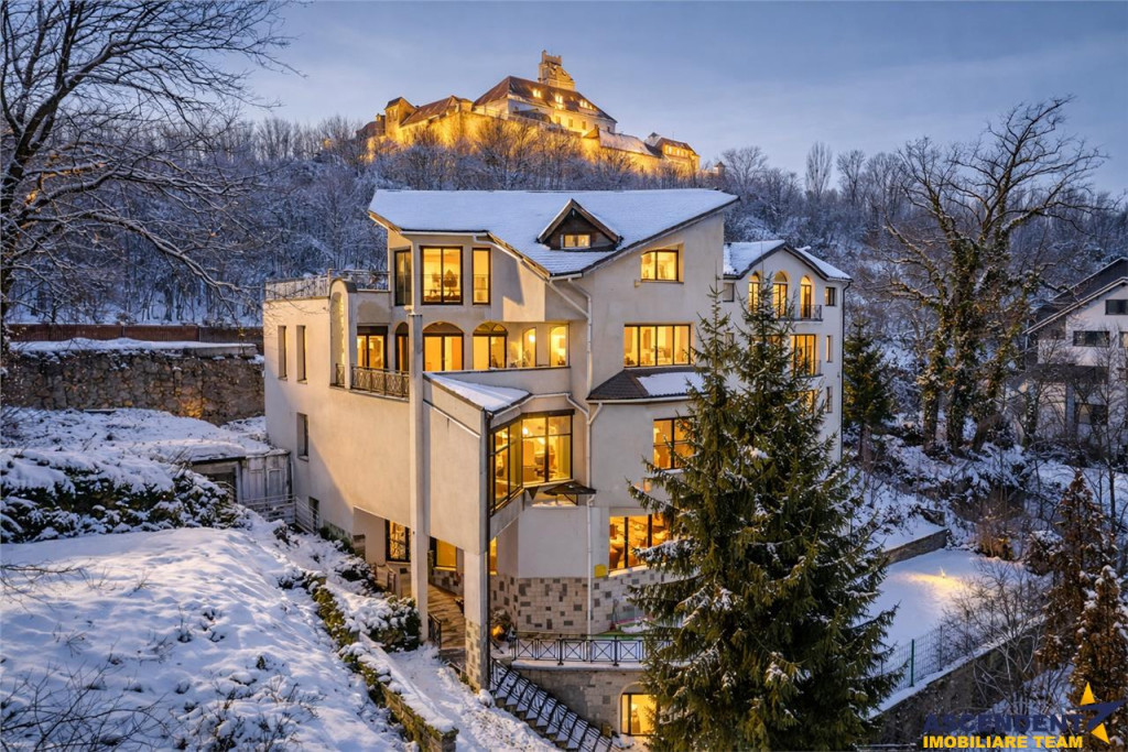 FILM! Castelariu: spectacol panoramic, locatie prestigioasa,