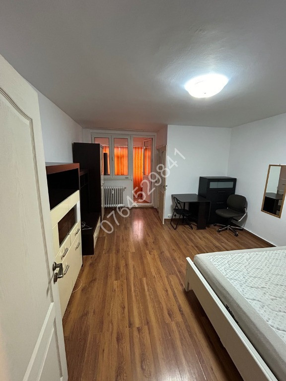 Garsoniera Calea Vitan, renovata, lângă Auchan Vitan, la 15min. metrou