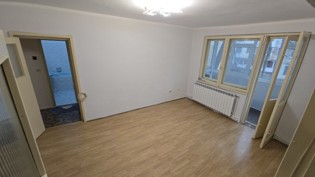 PROPRIETAR | apartament 3Camere | Micro 17 | Et. 1 | Str. Barboși | B2