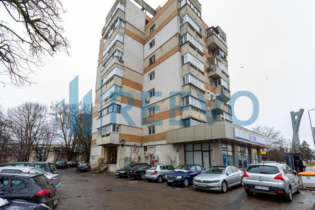 Apartament 4 camere, et. 1, str. 9 Mai, Bacău