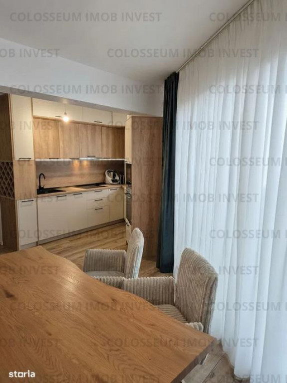 Penthouse cu 4 camere, decomandat - zona Tractorul