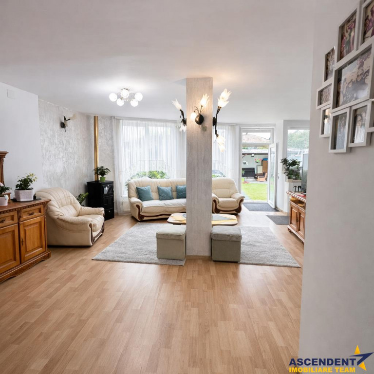 Casa in apreciabil potential,cu terase, curte,gradina echipa