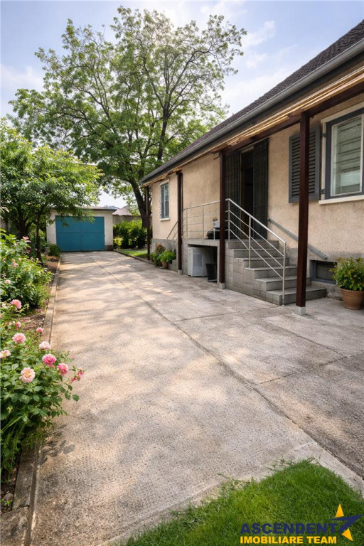 Casa singura in curte, cu garaj, Central, Brasov