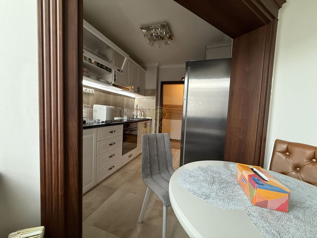 De vanzare Apartament 3 Camere Mobilat/Utilat Etaj 2
