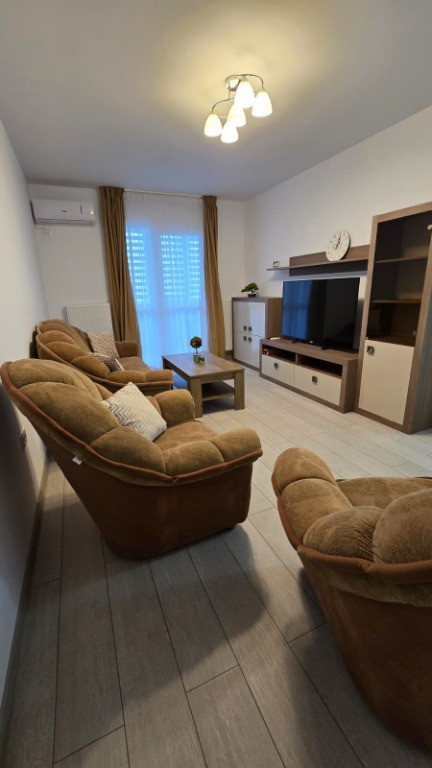 Inchiriez apartament 2 camere (loc parcare inclus) Platanii Residence